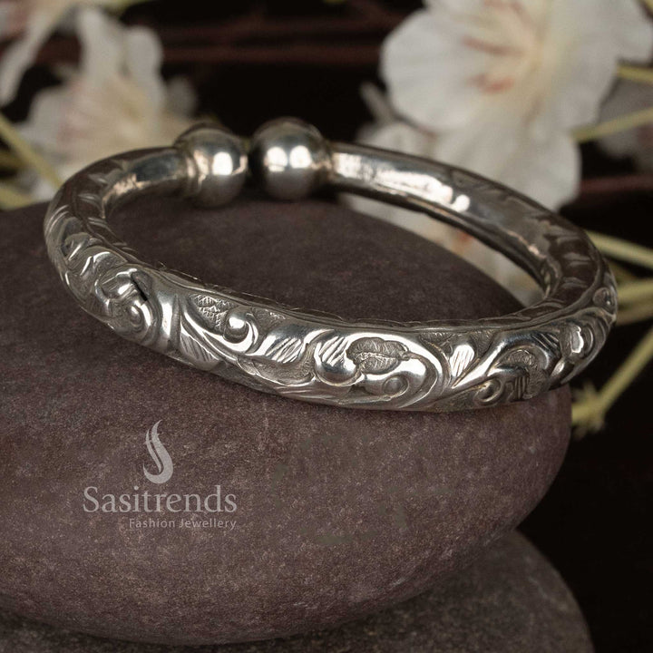 Intricate oxidised silver floral kada bracelet with spherical ball finials, designed for festive wear, ethnic celebrations, and special gatherings – Sasitrends