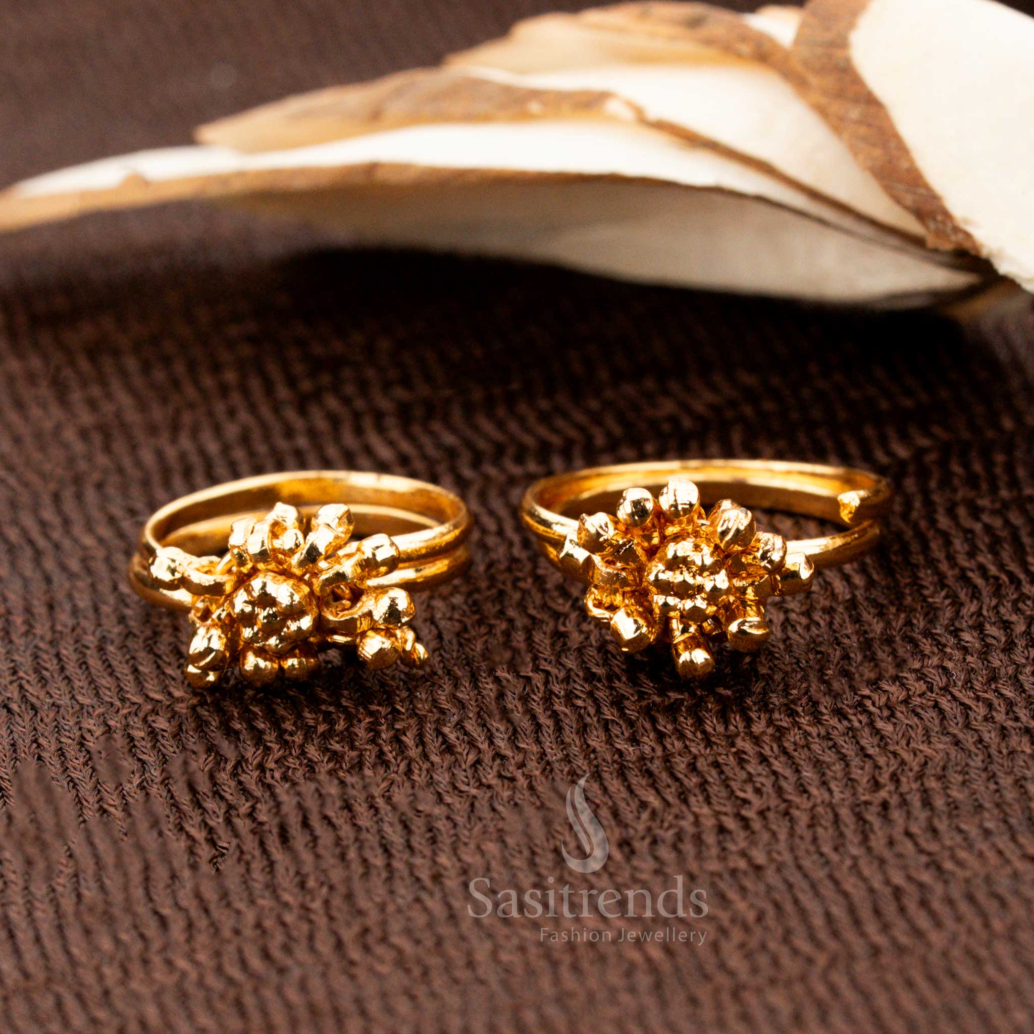 Sun style floral toe rings designed in golden tones – micro gold plated one gram jewellery with a traditional temple finish - Sasitrends