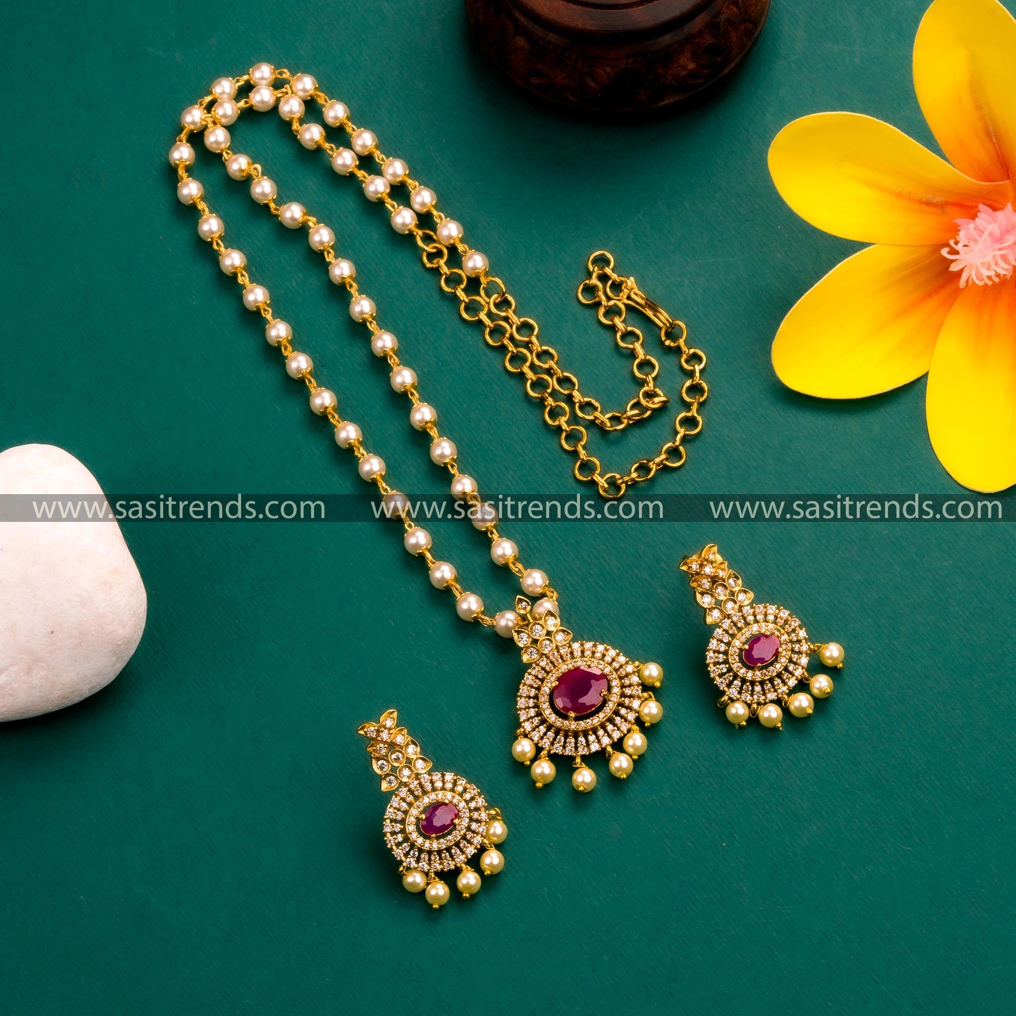 New Traditional Wear Matte Gold Plated Pendant Pearl Necklace Set with